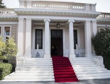 Ο Α.Τσίπρας παραδίδει στον Κυριάκο Μητσοτάκη - Δείτε live από το Μαξίμου (βίντεο)